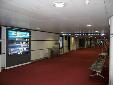 aeroport-cdg-couloirs1